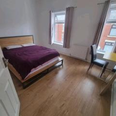 Double room with Shared bathroom in Salford