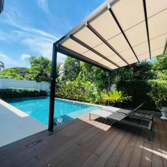 Luxury pool villa Pranburi is nearby the ocean.