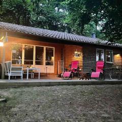Lönnekullen, enkel sommarstuga mitt i skogen på Österlen med dusch ute