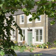 1 The Cairn Kilmartin - Beautiful Victorian Flat, Pet Friendly