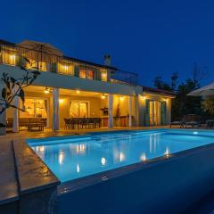 Villa BEACHFRONT