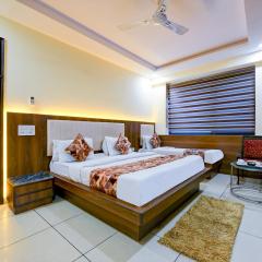 Hotel Le Grand - Walk-in from RK Ashram Metro Station