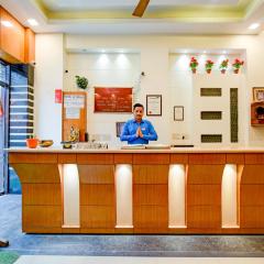 Hotel Le Grand - Walk-in from RK Ashram Metro Station