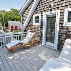 4 min Walk to Commercial Street and Beach