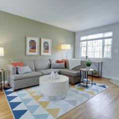 Sojourn Townhome in Old Town Alexandria with Relaxing Yard