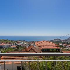 Tranquil Oasis: 3 BR Sea View Villa with Lush Yard