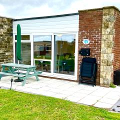 CHINE COTTAGE self-catering coastal bungalow in rural West Wight