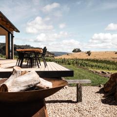 The Picker's Hut - Luxury Farm Stay