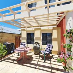 Dolphin Beach House - Wannanup, Mandurah between the estuary and the ocean
