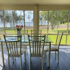 Aircabin - Tuggerawong - Lake Front - 3 Beds House