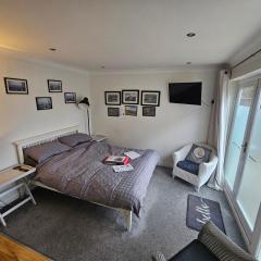 Modern immaculate studio with aircon & parking