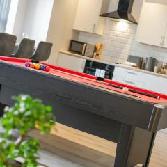 Modern 2 Bed Apt, 7ft Pool Table, Sheffield City Centre, FREE Parking, Netflix - Hosted by Stay Host Save
