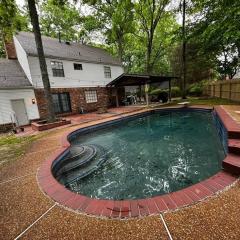 Modern Vast Southern Home with Pool Near Shops