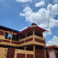 trois chambres et salon avec balcon à Porto Novo