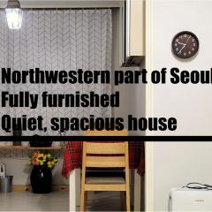 Near by Hongdae Fully furnished, quiet, spacious house