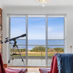 Absolute Bay Frontage with Open Fire and Spa Bath