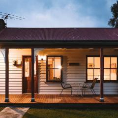 Sunset Cottage By The Bay Pet Friendly