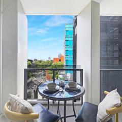 A Stylish & Cozy 2BR Apt Near Melbourne Central