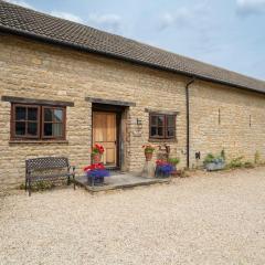 The Granary self-catering cottage on a working farm