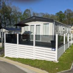 The Willows - 3 bedrooms with enclosed decking