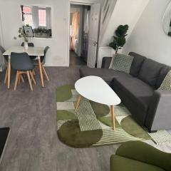 Liverpool townhouse sleeps 6 with free on street parking