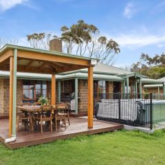 Apollo Bay Cottages- Wild Dog