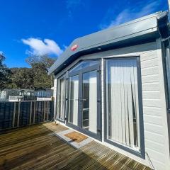 Beautiful Caravan With Decking And Wifi At Azure Sea, Suffolk Ref 32025az