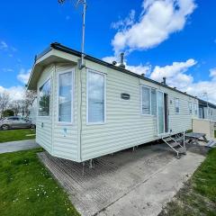 Great 8 Berth Caravan With Wifi At Dovercourt Holiday Park In Essex Ref 44003c
