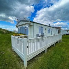 Superb Caravan With Decking And Free Wifi At Naze Marine Park Ref 17236c