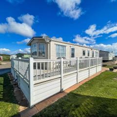Ref 40035nd - Superb Caravan With Decking Free Wifi At North Denes Holiday Park