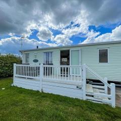 Brilliant Caravan With Decking And Wifi At Dovercourt Park In Essex Ref 44010a