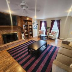 Large near Shops/Dining & easy access to freeway