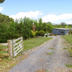 Tranquil Countryside Retreat with Modern Amenities