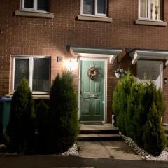 Room with own bathroom in peaceful Coventry townhouse