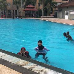 budget Homestay and selesa with big swimming pool