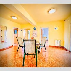 Apartament spațios cu 3 camere ṣi terasă