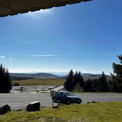 appartement dans station Super Besse 4ou5 pers piscine