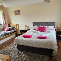 Trelawney Cottage, Sleeps up to 4, Wifi, Fully equipped