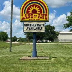 Land of Ahs Motor Inn