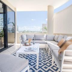 Live like a local In The Heart of Moffat Beach