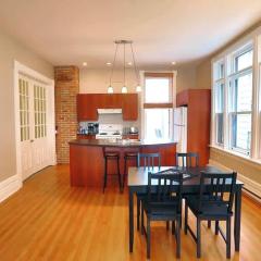 Sunny and airy downtown apartment in Hull Gatineau