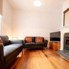 Minutes from the CBD Cafes and Cataract Gorge