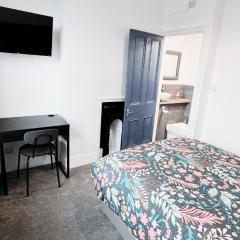 Cozy Room in Modern House near Nottingham