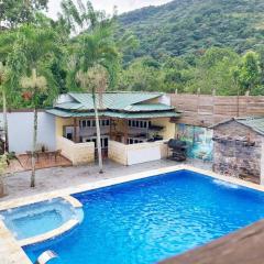 Villa con Hermosa Vista a las Montañas a Pasos del Río @drvacationsrental