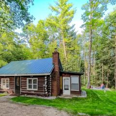 Cozy Cabin w Fireplace and Sauna