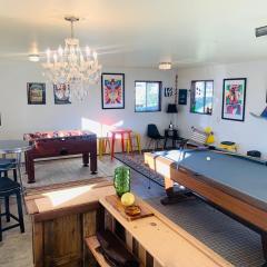 Vogel Vacation - Spacious Secluded, Hot Tub & Game Room