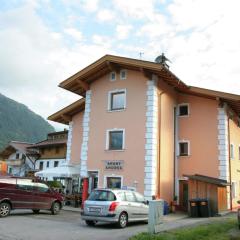 Spacious Apartment in Uderns near Ski Area