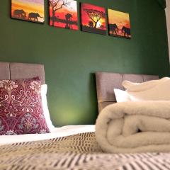 Parking, 4 Bedrooms, Small Courtyard