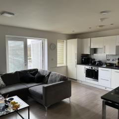 Inviting 2-Bed Apartment in Bushey