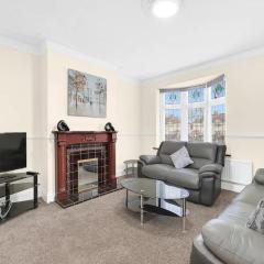 Pass the Keys Olu no.9 - · Stylish 3 bed house with parking